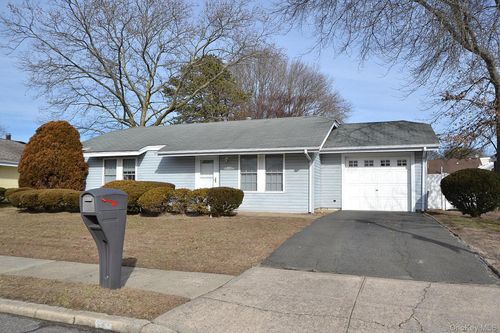 133 Inverness Rd, Holbrook, NY, 11741-5017 | Card Image