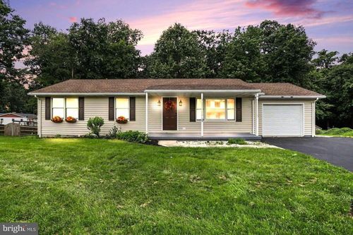 29 Chinkapin Dr, New Oxford, PA, 17350-9348 | Card Image