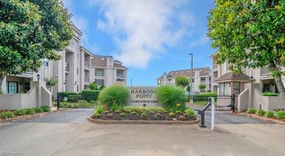 102 - 415 Harbour Point, Home with 2 bedrooms, 2 bathrooms and null parking in Virginia Beach VA | Image 1