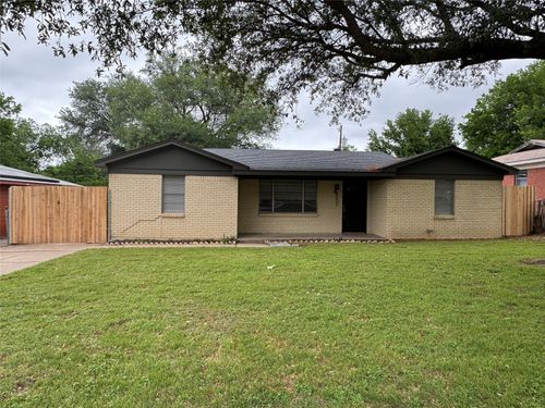 8552 Gibbs Dr, White Settlement, TX, 76108-2911 | Card Image