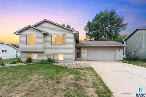 6205 W Jordan Dr, Sioux Falls, SD, 57106-2455 | Card Image