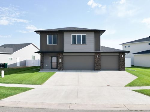 818 Albert Dr W, West Fargo, ND, 58078-8526 | Card Image