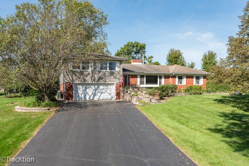8102 Tennessee Ave, Willowbrook, IL, 60527-2453 | Card Image