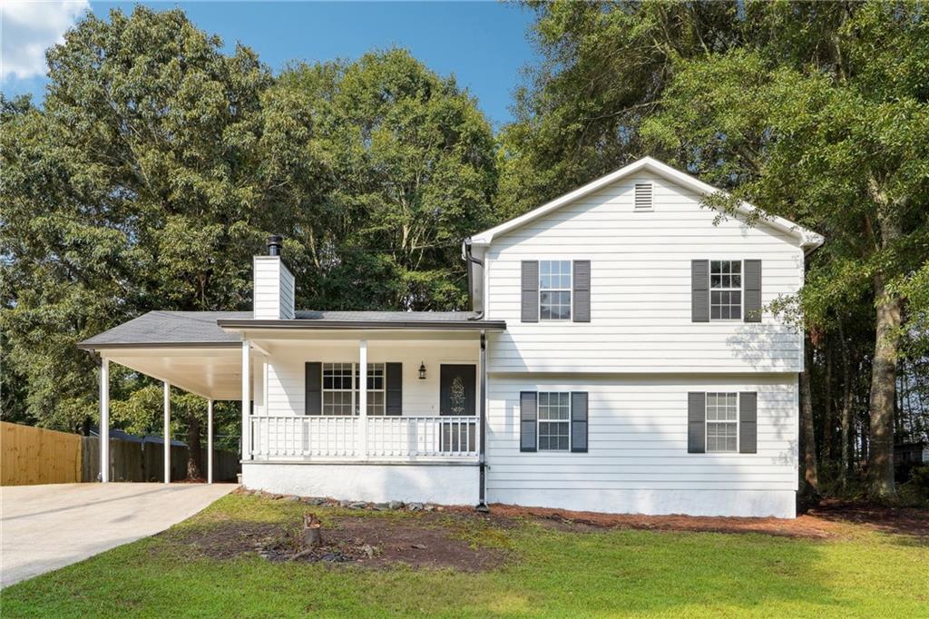 Compton Woods Ln, Loganville, GA 30052