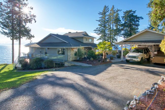 6437 Sunshine Coast Highway, House other with 5 bedrooms, 3 bathrooms and 4 parking in Sechelt BC | Image 4