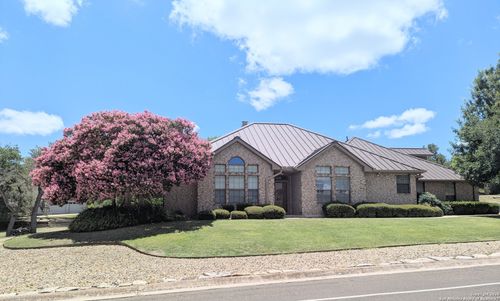 100 Braeburn Cir, Kerrville, TX, 78028-6519 | Card Image