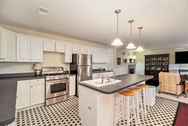 Lower level kitchen | Image 16