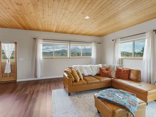 76 Camino De Los Arroyos, Ranchos De Taos, NM, 87557-8751 | Card Image