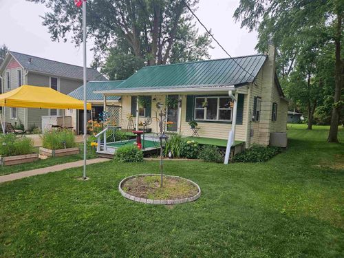 914 Brasher St, Nashua, IA, 50658-9232 | Card Image