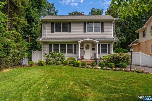 90 Washington Ave, Hillsdale, NJ, 07642-2837 | Card Image