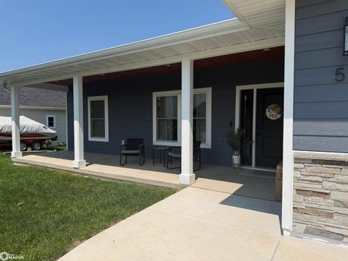 513 18th Ave E, Oskaloosa, IA, 52577-4030 | Card Image