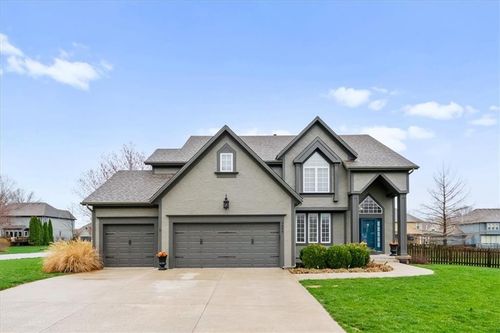 5800 Ne Sapphire Cir, Lee's Summit, MO, 64064-1175 | Card Image