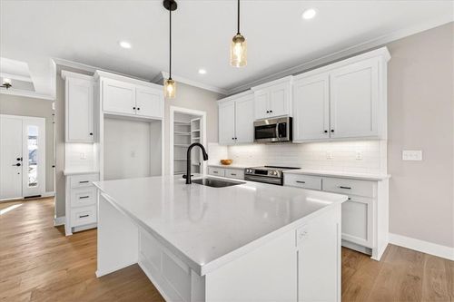 25058 W 94th Ter, Lenexa, KS, 66227-7388 | Card Image