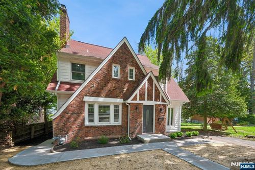 216 Gregory Ave, West Orange, NJ, 07052-4400 | Card Image