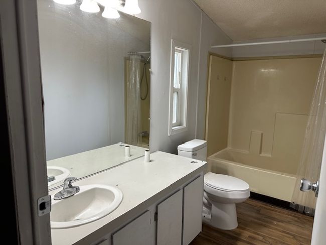 Bathroom | Image 11