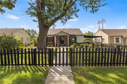 5017 Crest Dr, Kansas City, KS, 66106-3442 | Card Image