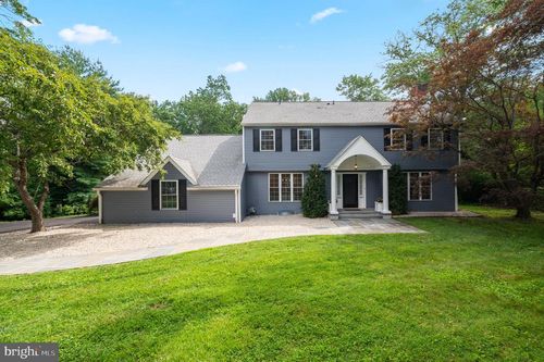 813 Malin Rd, NEWTOWN SQUARE, PA, 19073-3515 | Card Image