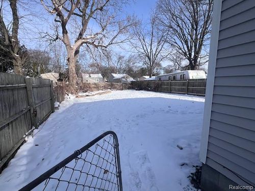 33 E Yale Ave, Pontiac, MI, 48340-1976 | Card Image