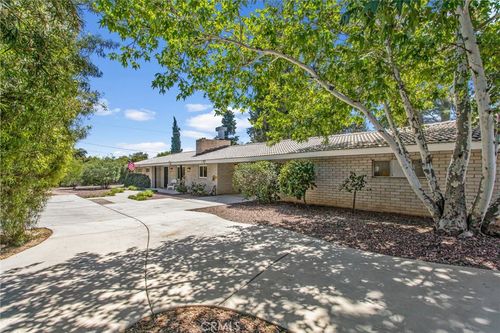 90 Summit Dr, Banning, CA, 92220-1950 | Card Image