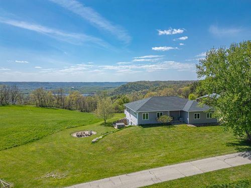S3565 Rooster Ridge Ln, Fountain City, WI, 54629-7329 | Card Image