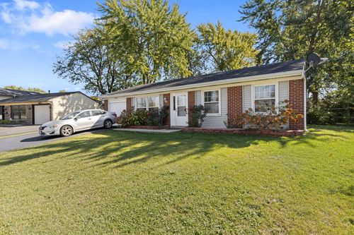 8181 Northway Dr, Hanover Park, IL, 60133-2432 | Card Image