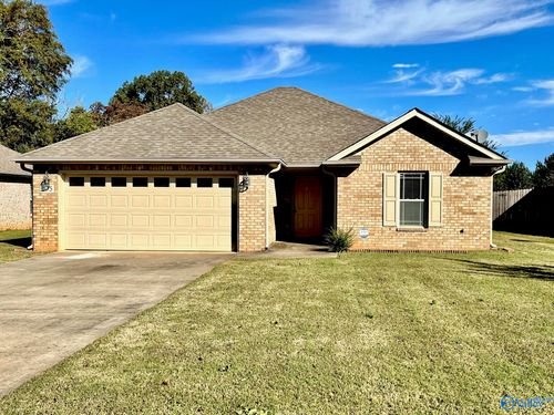 105 Summerset Ln, Huntsville, AL, 35811-8568 | Card Image