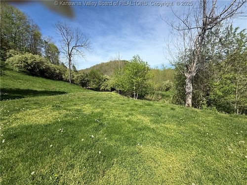 40 Hodge Dr, Griffithsville, WV, 25521-4725 | Card Image