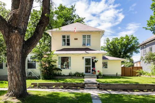 910 8 St S, Lethbridge, AB, T1J2K8 | Card Image