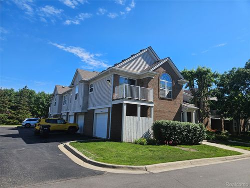 14504 Holborn Dr, Sterling Heights, MI, 48313-2951 | Card Image