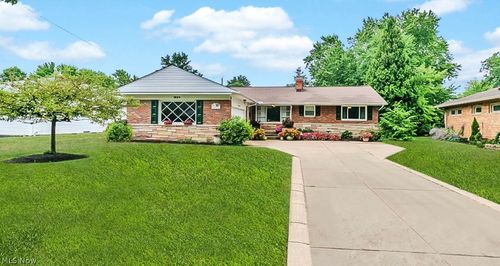 1934 Caronia Dr, Lyndhurst, OH, 44124-3919 | Card Image