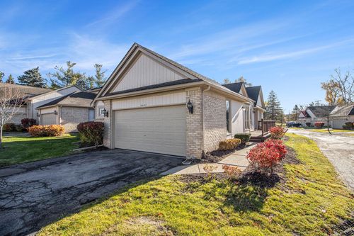 29470 Cove Creek Ln, Farmington Hills, MI, 48334-2400 | Card Image
