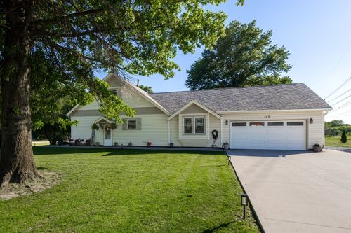 320 Valley Ridge Rd, Blue Grass, IA, 52726-9558 | Card Image