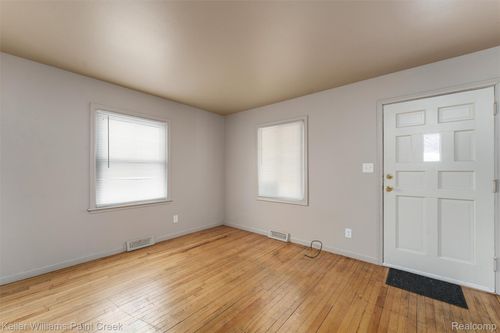 21771 Cunningham Ave, Warren, MI, 48091-2530 | Card Image