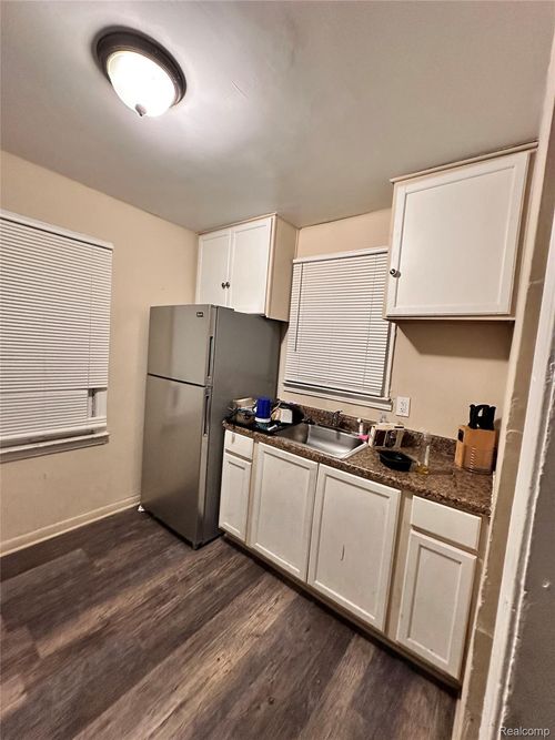 15756 Meyers Rd, Detroit, MI, 48227-4051 | Card Image