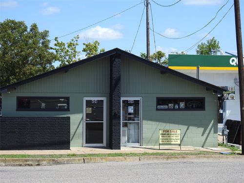404 Chestnut St, Bonham, TX, 75418-4435 | Card Image