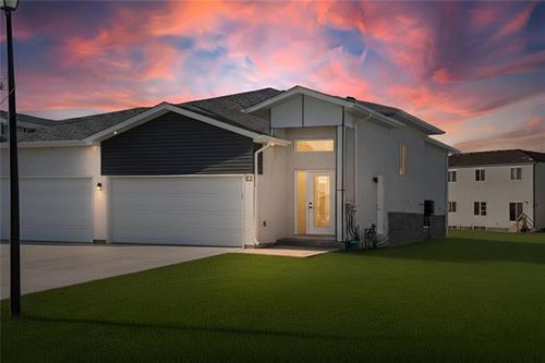 62 Indra Cres, Winnipeg, MB, R2R3B4 | Card Image