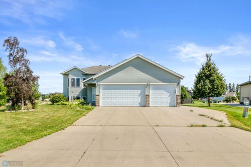 3562 8th St W, West Fargo, ND, 58078-8287 | Card Image