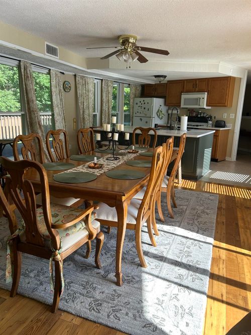 17 Willis Road, Wilmington, VT, 05363 | Card Image