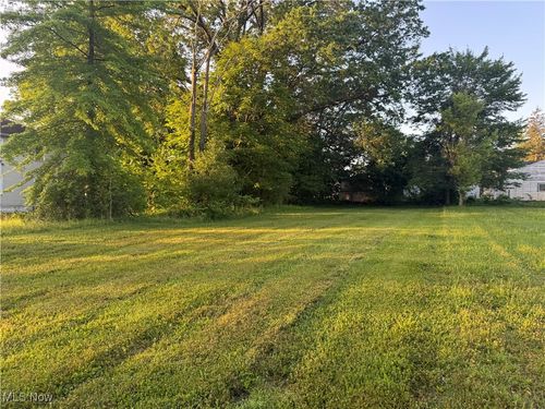 69-67 Hilton Ave, Youngstown, OH, 44507-2003 | Card Image