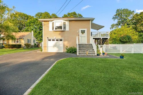 107 Avenue A, Holbrook, NY, 11741-1432 | Card Image