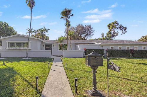 7950 Sw 161st St, Palmetto Bay, FL, 33157-3737 | Card Image