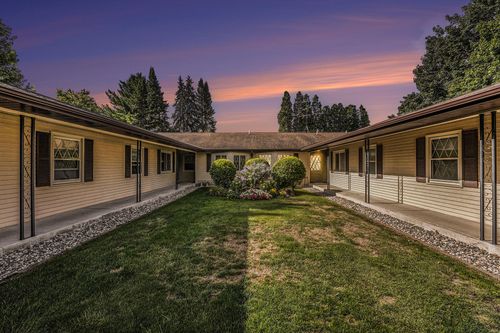 7373 Pinegrove Dr, Jenison, MI, 49428-7786 | Card Image