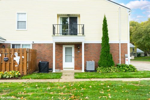 24715 Meadow Creek Drive, Harrison Charter Township, MI, 48045 | Card Image