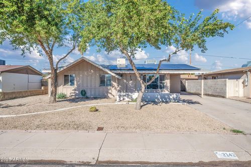 2142 W Paradise Dr, Phoenix, AZ, 85029-3512 | Card Image