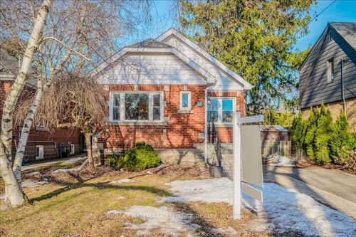 35 Kenmore Rd, Hamilton, ON, L8S3T8 | Card Image