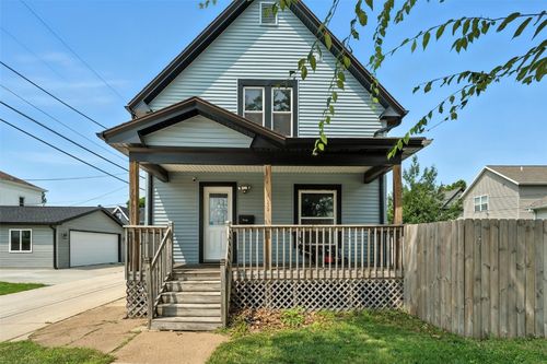 716 Ellis Blvd Nw, Cedar Rapids, IA, 52405-2717 | Card Image