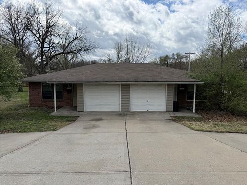 11501 E 24th St S, Independence, MO, 64052-3619 | Card Image