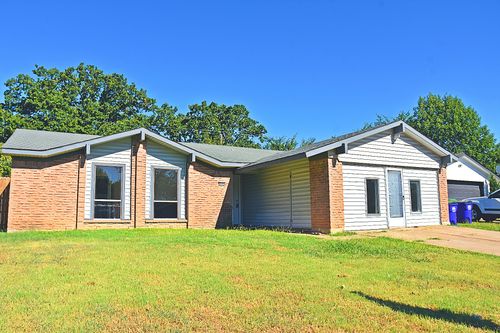 4225 Ambassador Way, Balch Springs, TX, 75180-2911 | Card Image