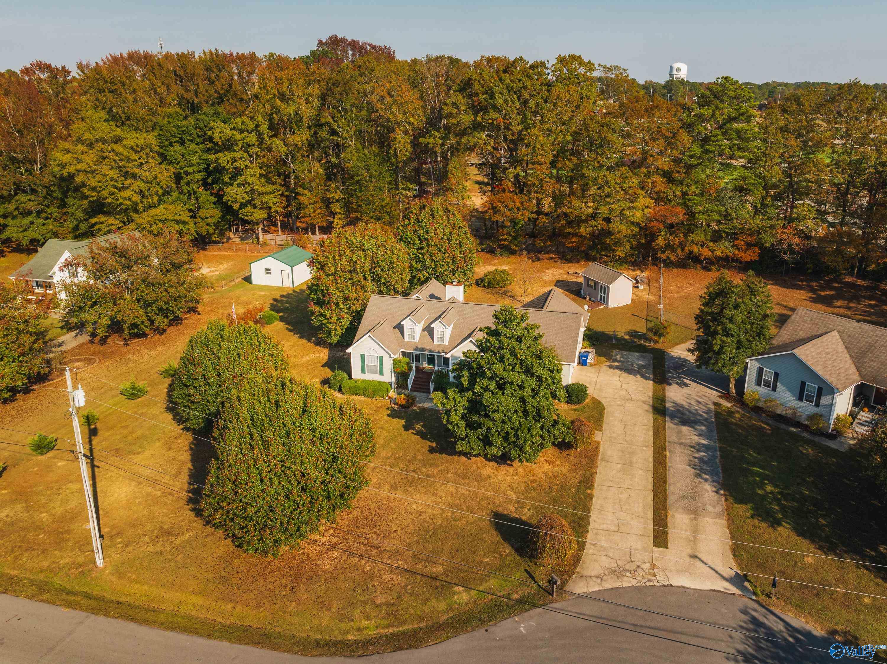 Leyland Cir, Albertville, AL 35950