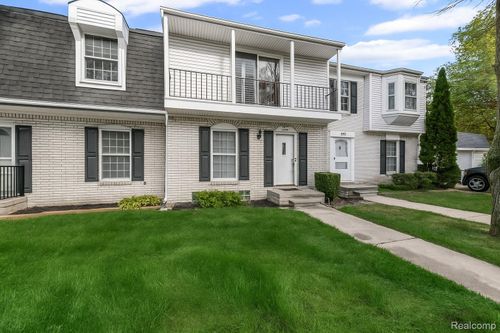 121 Stratford Ln, Rochester Hills, MI, 48309-2011 | Card Image
